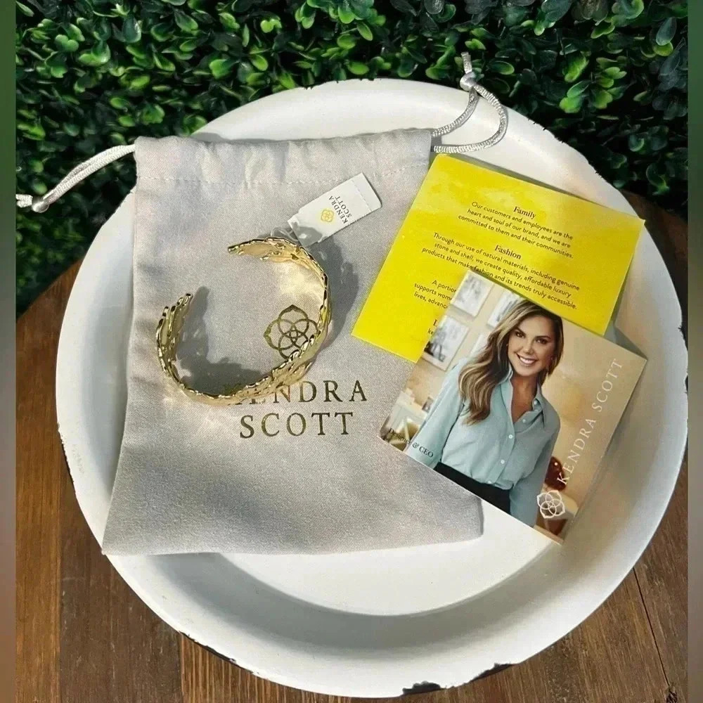 Kendra Scott Savannah Cuff In Gold - Picture 2 of 6